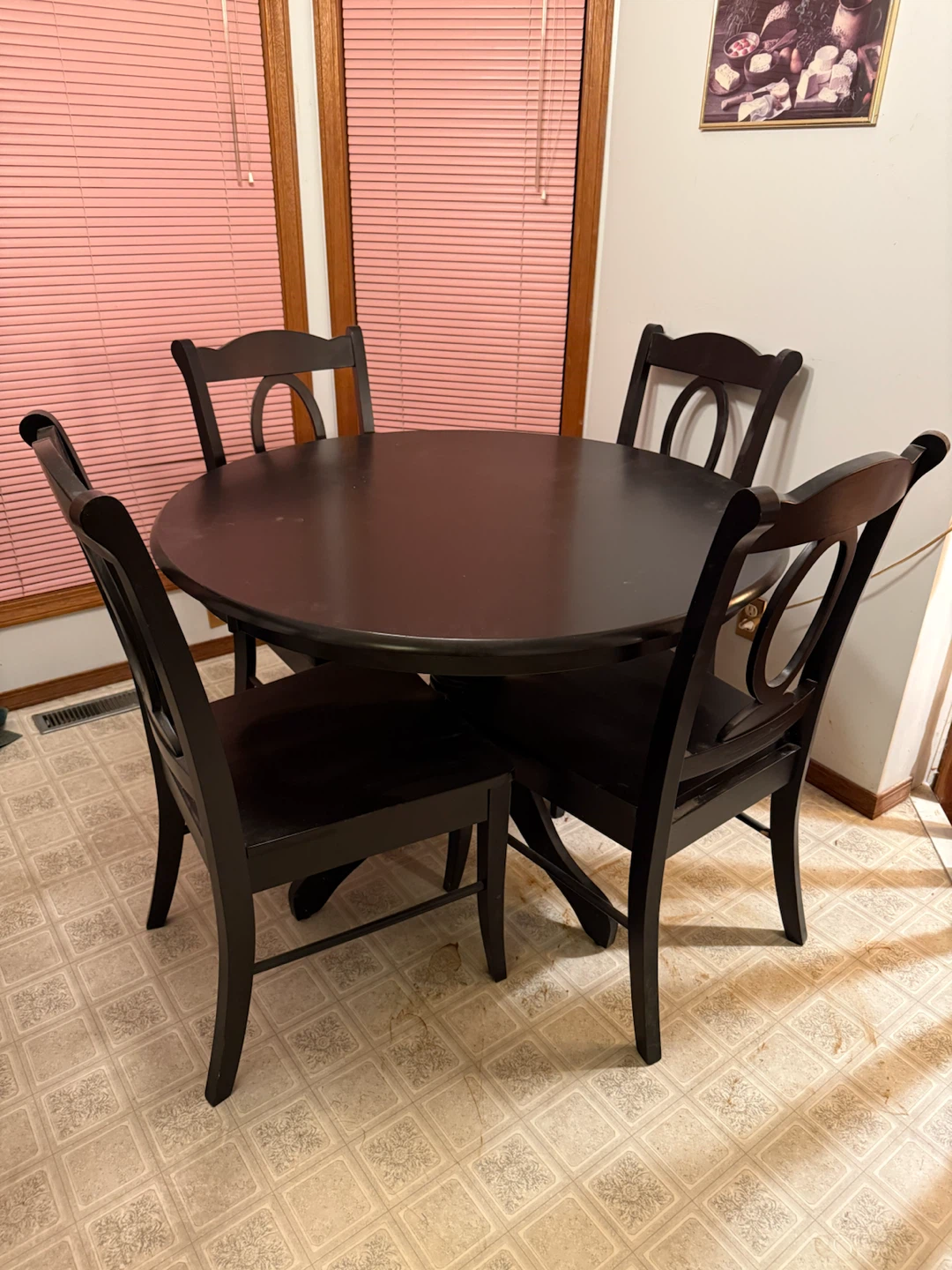Round Dining Table and 4 Chairs Set