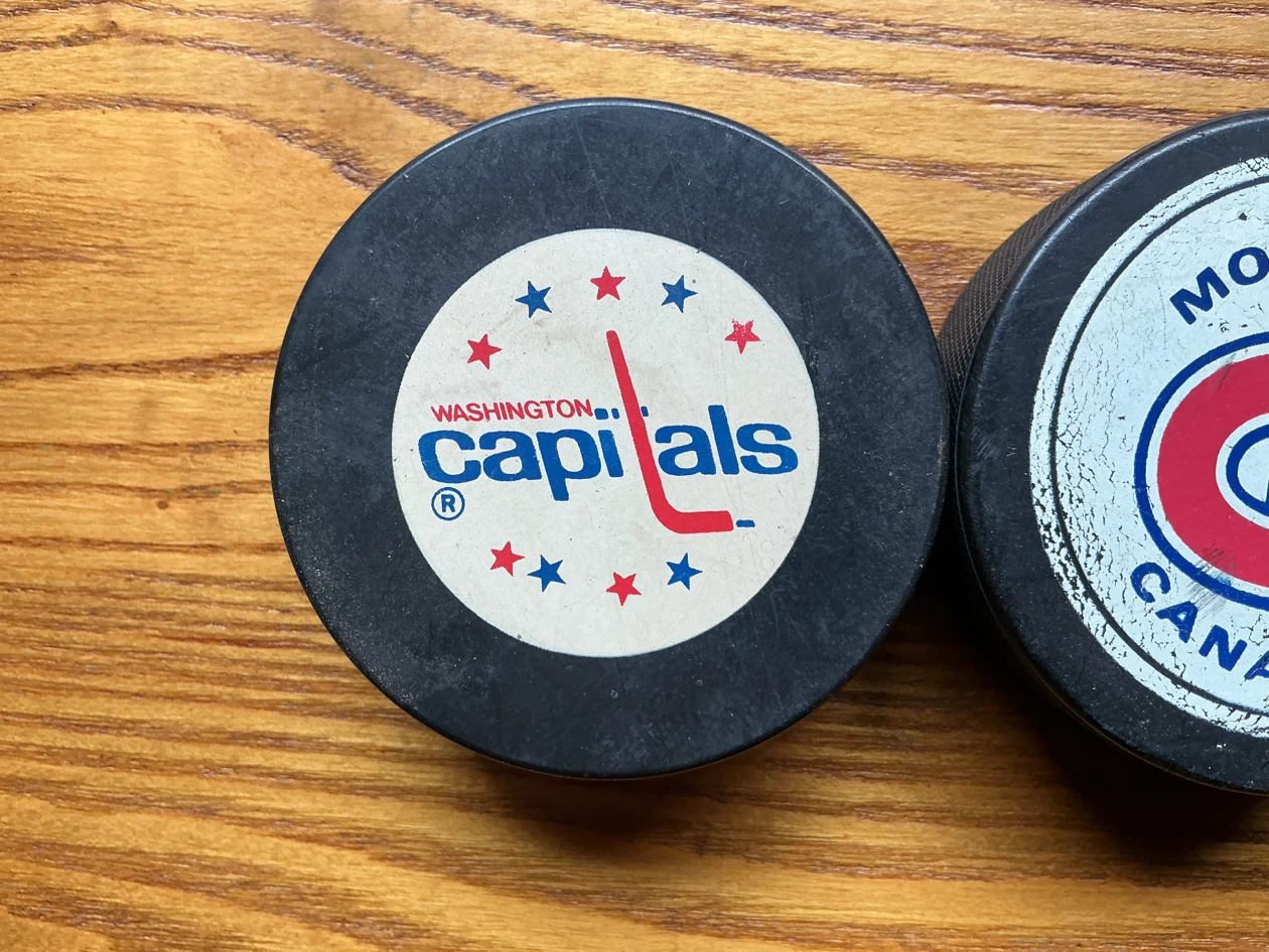 Montreal Canadiens & Washington Capitals NHL Hockey Puck Set - photo 2