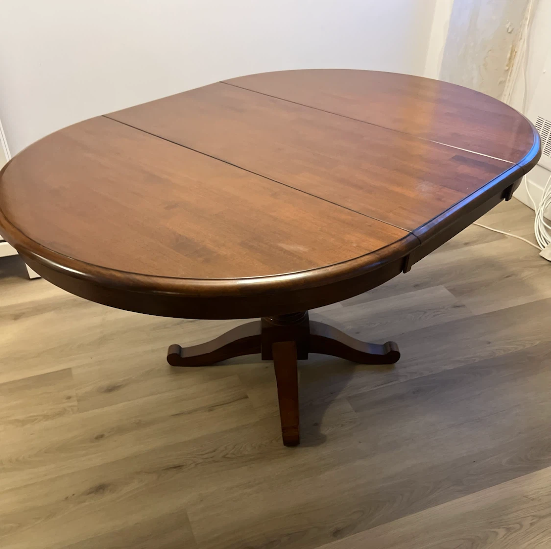 Beautiful dining room table with leaf - photo 2