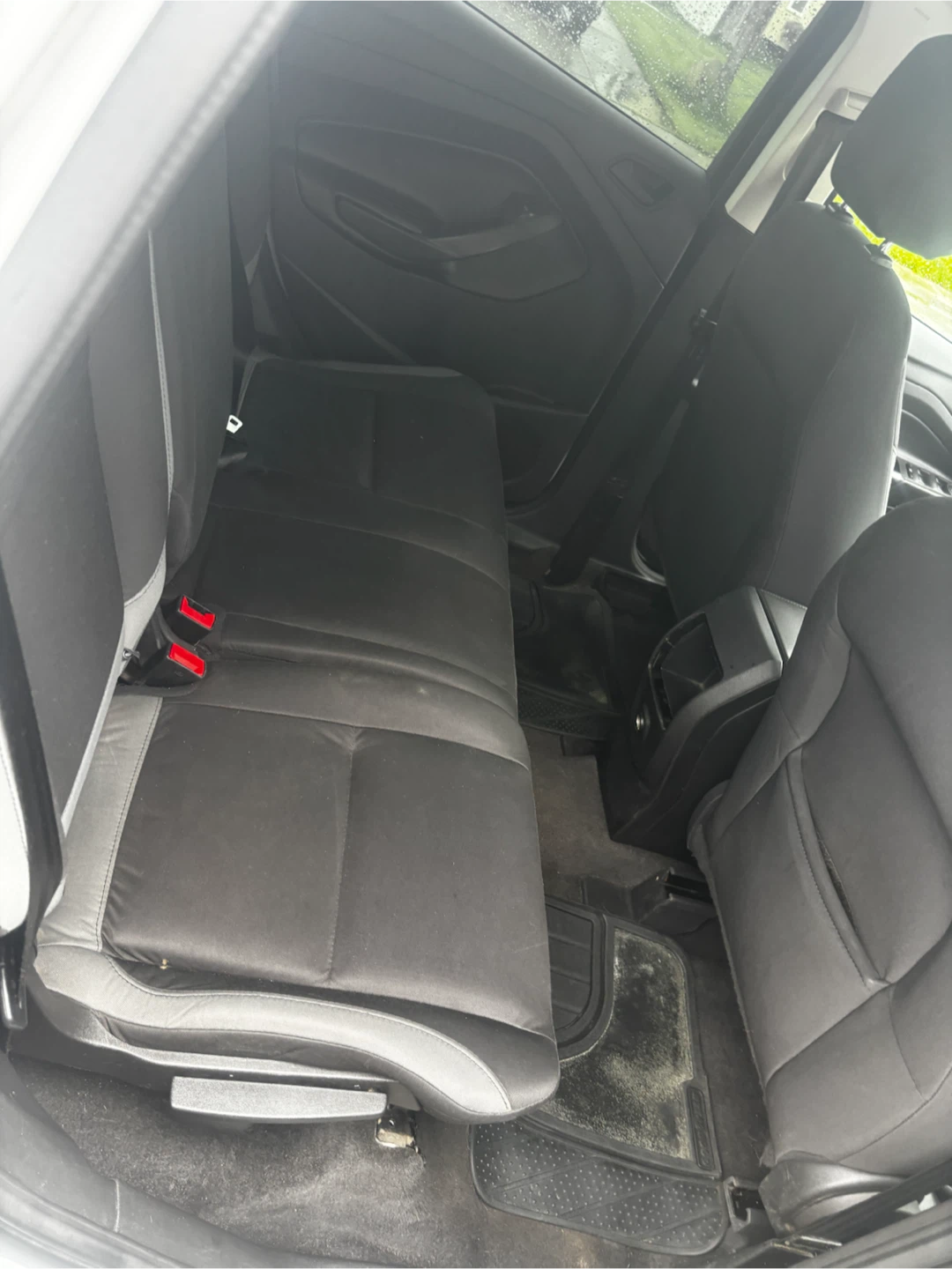 White Ford Escape SUV - photo 3