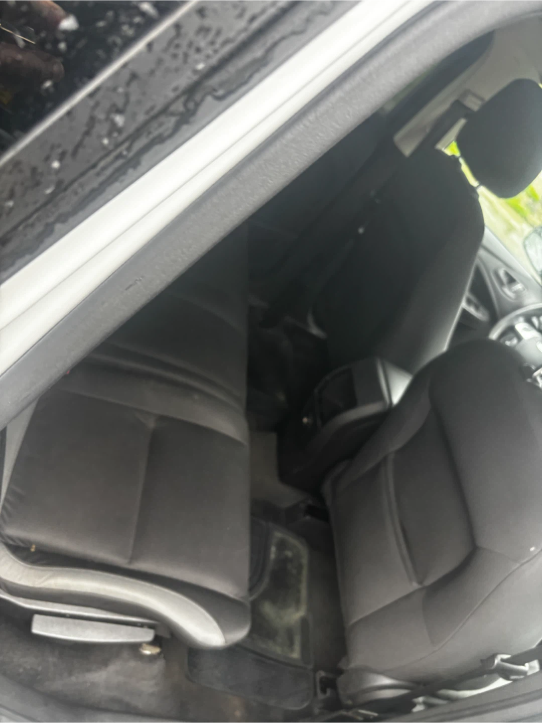 White Ford Escape SUV - photo 4