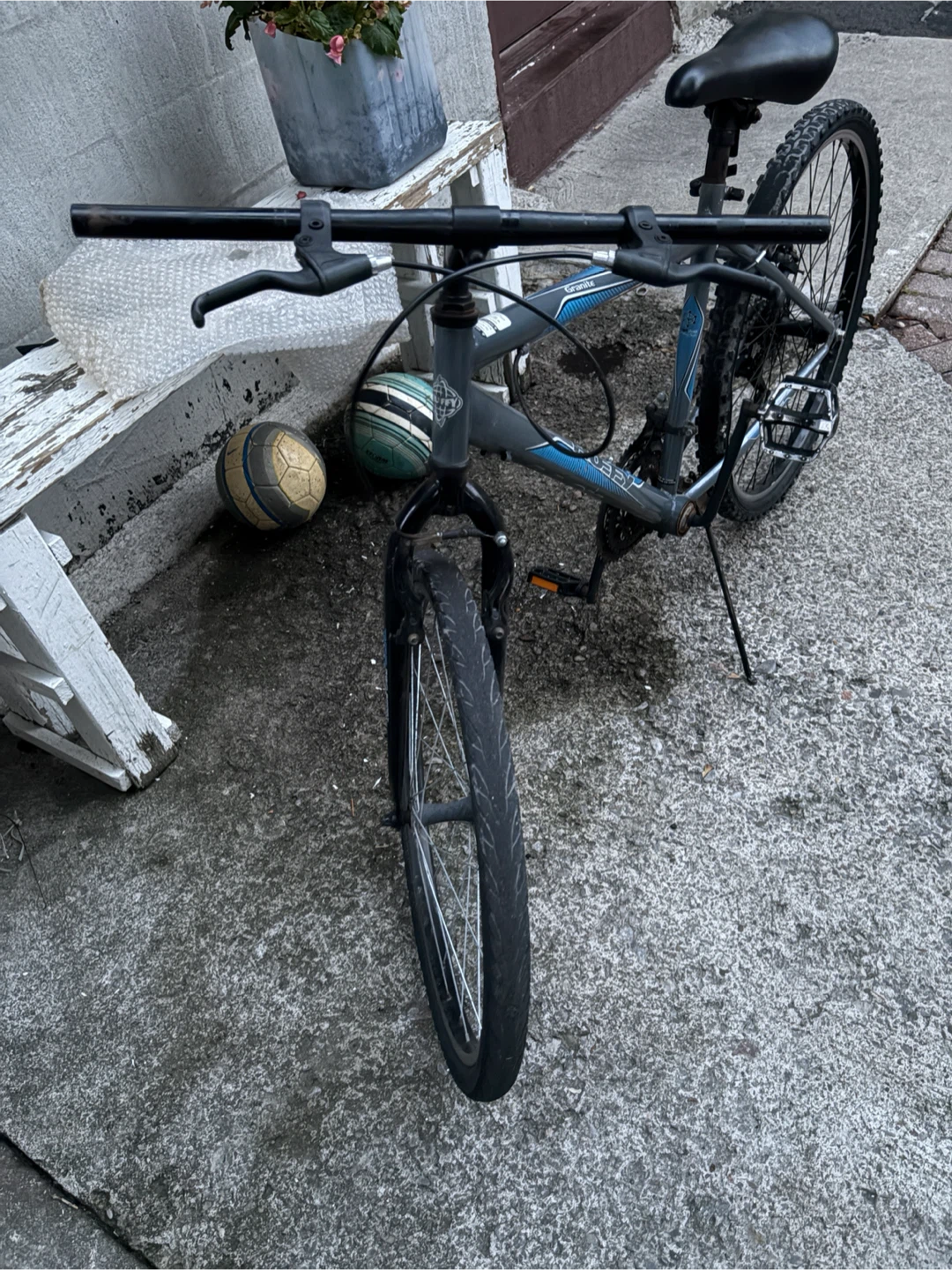 Huffy Granite 18-Speed Mountain Bike / only cash
