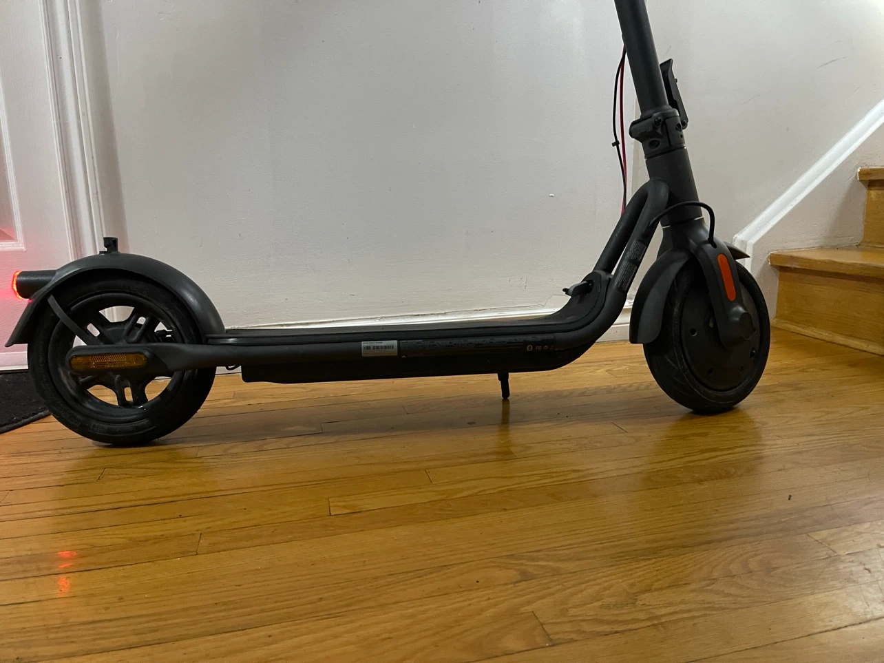 Navee V25 Pro Electric Scooter - photo 3