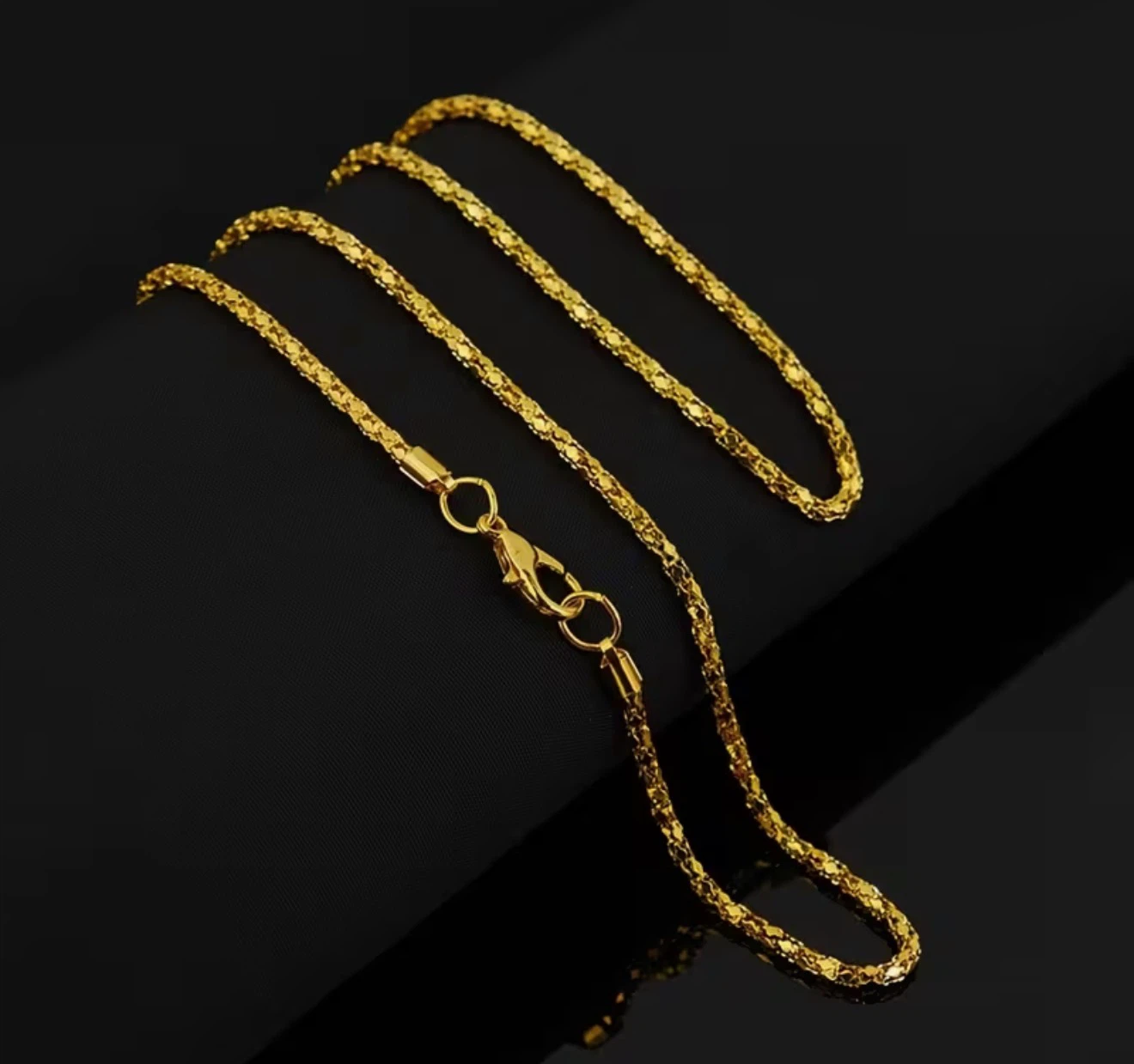 Gold tone textured chain necklace