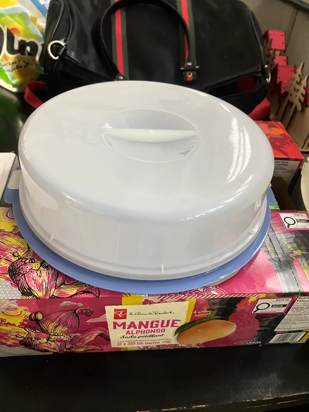 plastic cake carrier / cake caddy