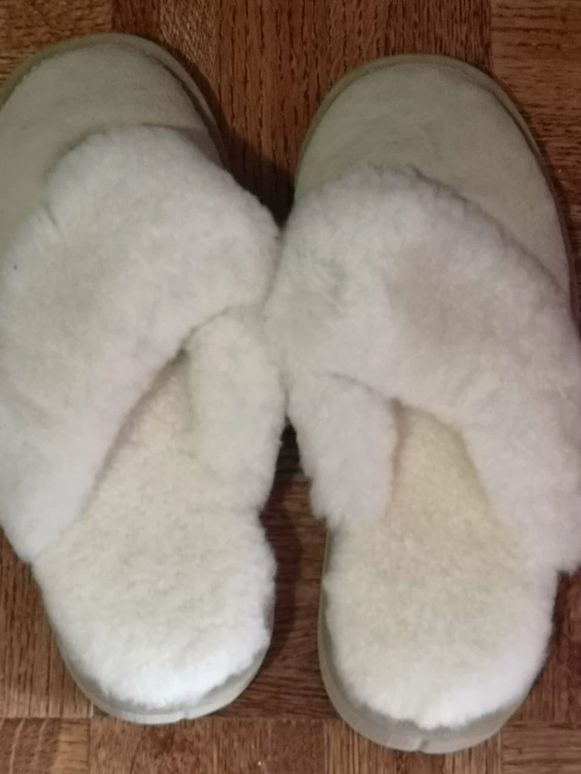 Luda Productions Sheepskin Slippers Size 5-6
