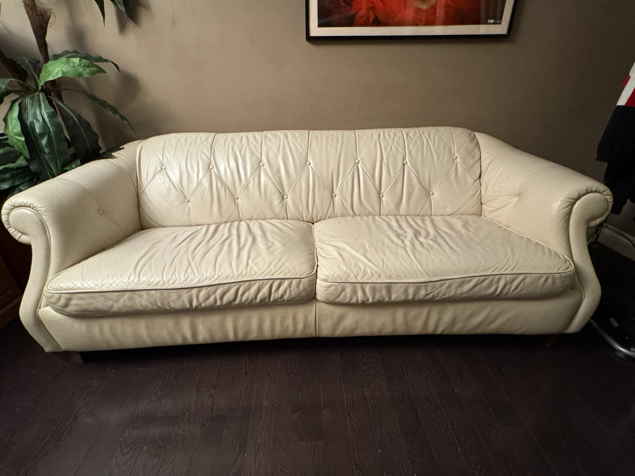 Cream Tufted Sofa - photo 2