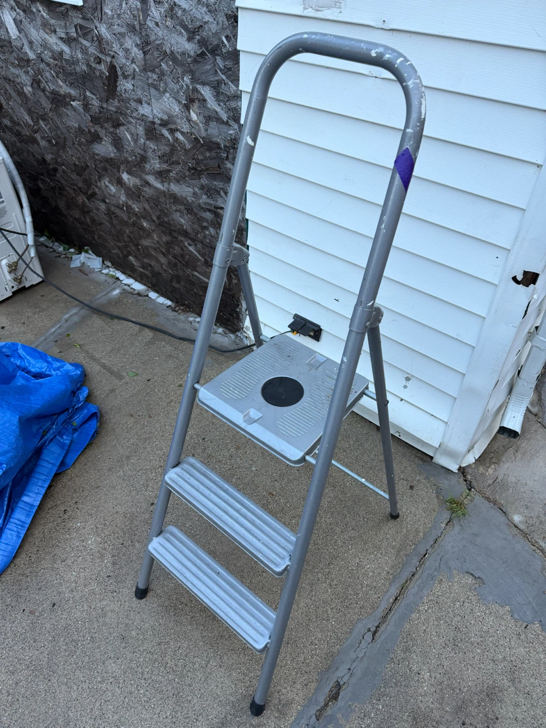 Gray 3-Step Ladder - photo 3
