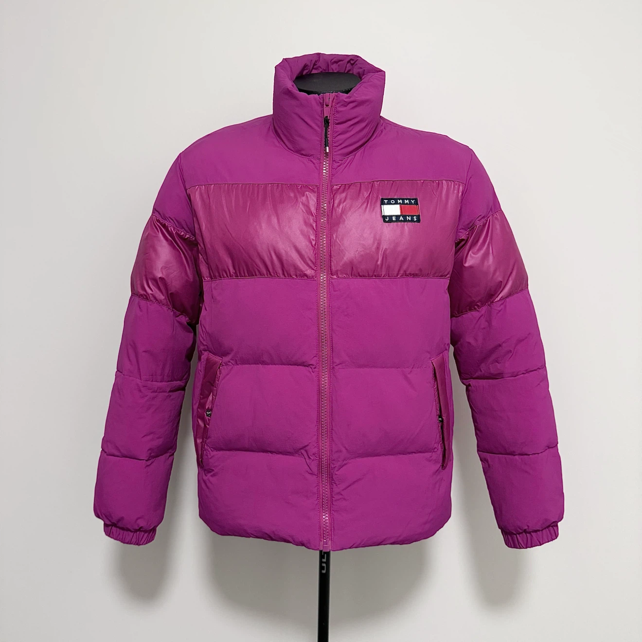 Men’s fuchsia Tommy Hilfiger fall puffer coat (size Small)