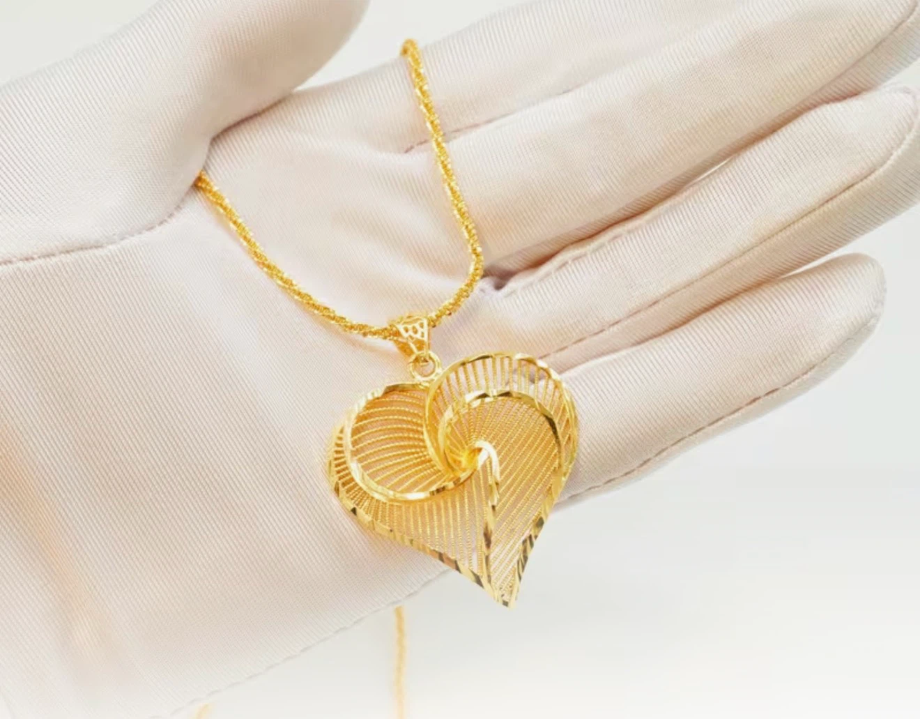Gold Tone Heart Pendant Necklace - photo 2