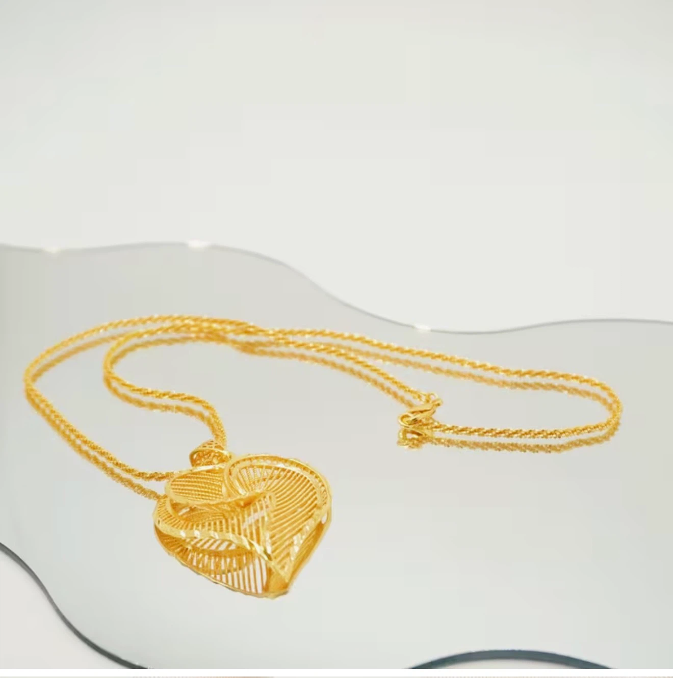 Gold Tone Heart Pendant Necklace - photo 3