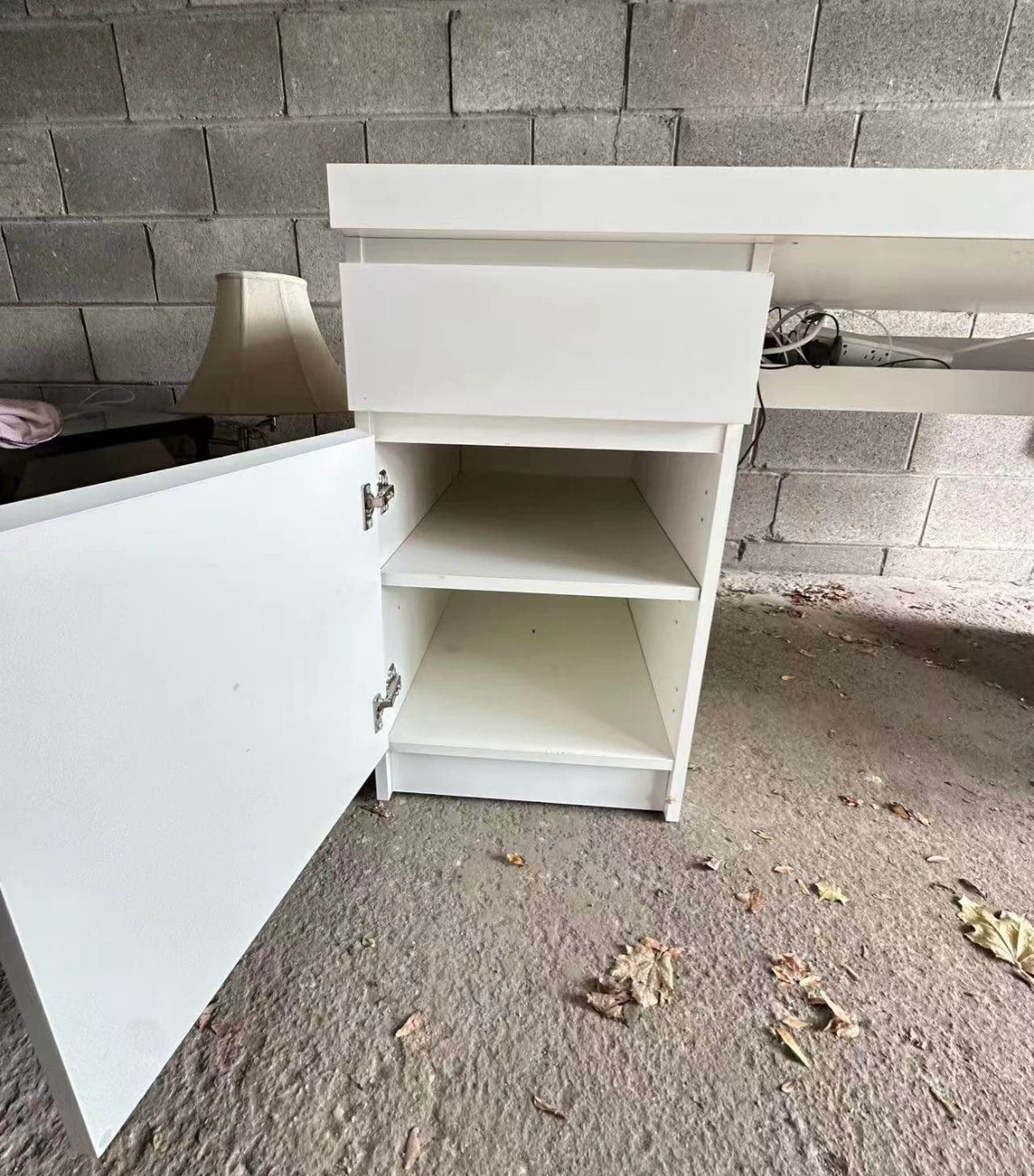 Moving sale - Ikea white desk (as is) - photo 3