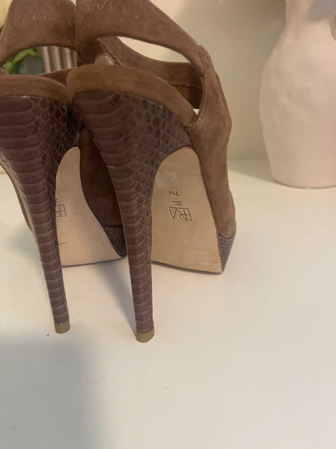 Pelle Moda Suede Heels - photo 4