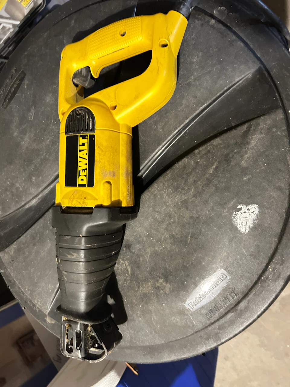 DeWalt DW303 V.S. Reciprocating Saw - photo 3