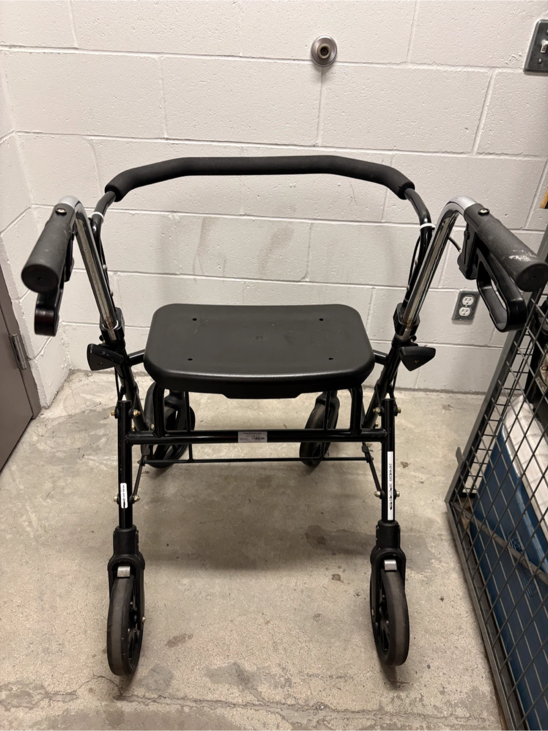 4-wheel rollator walker 400lbs capacity