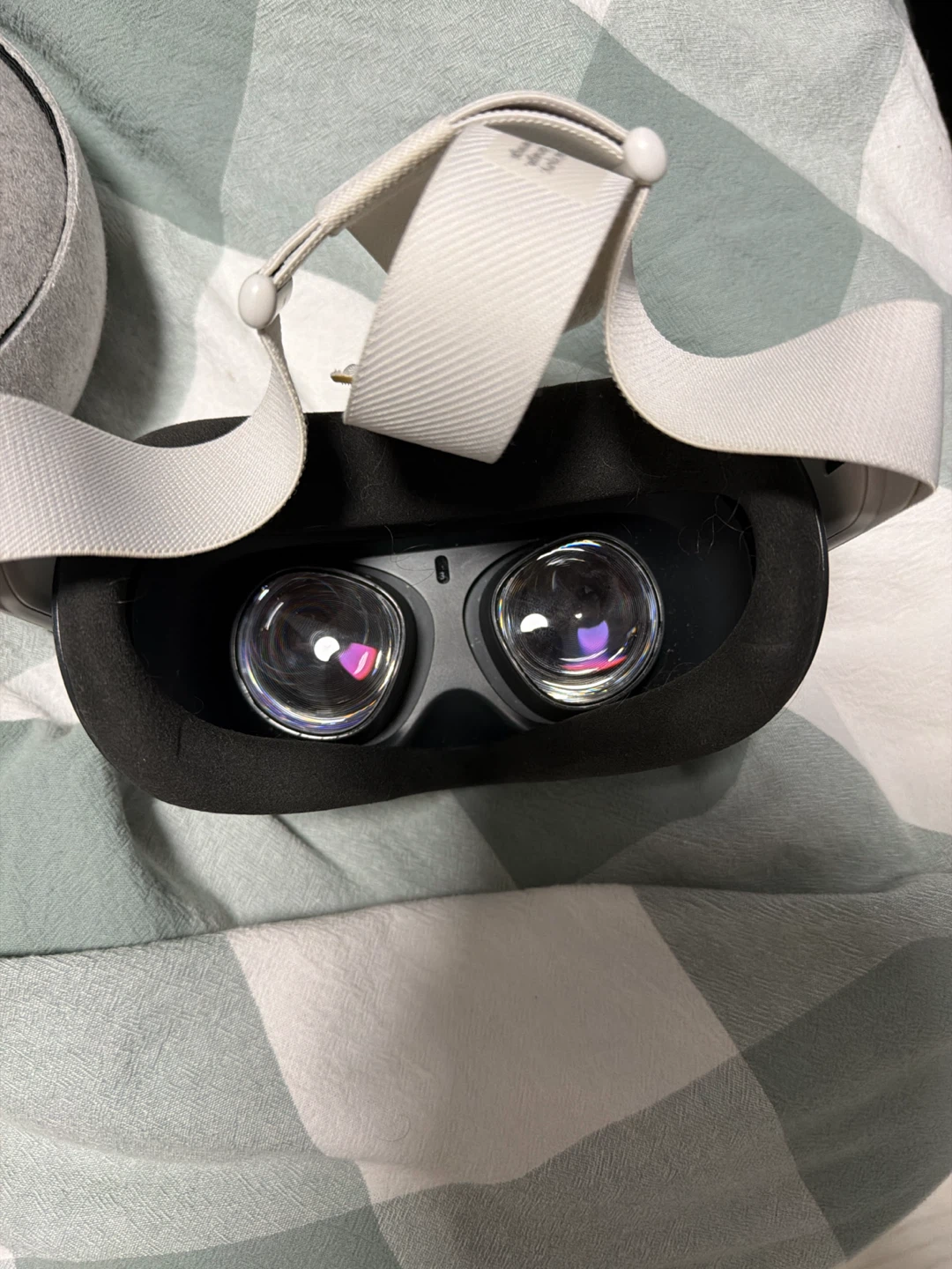 Meta Quest 2 VR Headset + Link Cable & Case - photo 5
