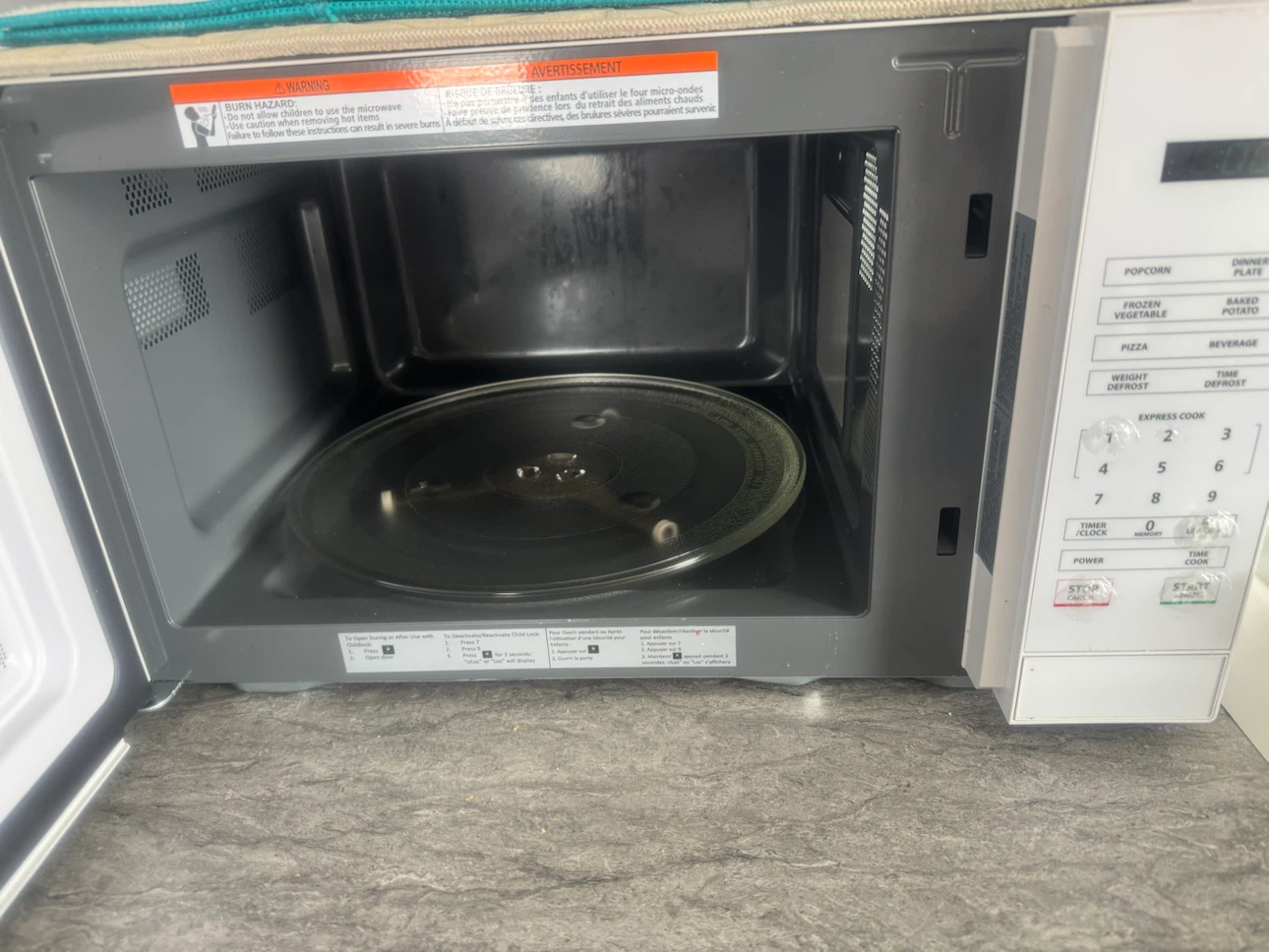 Vissani 1.1 cu. ft. Countertop Microwave Oven - White - photo 2
