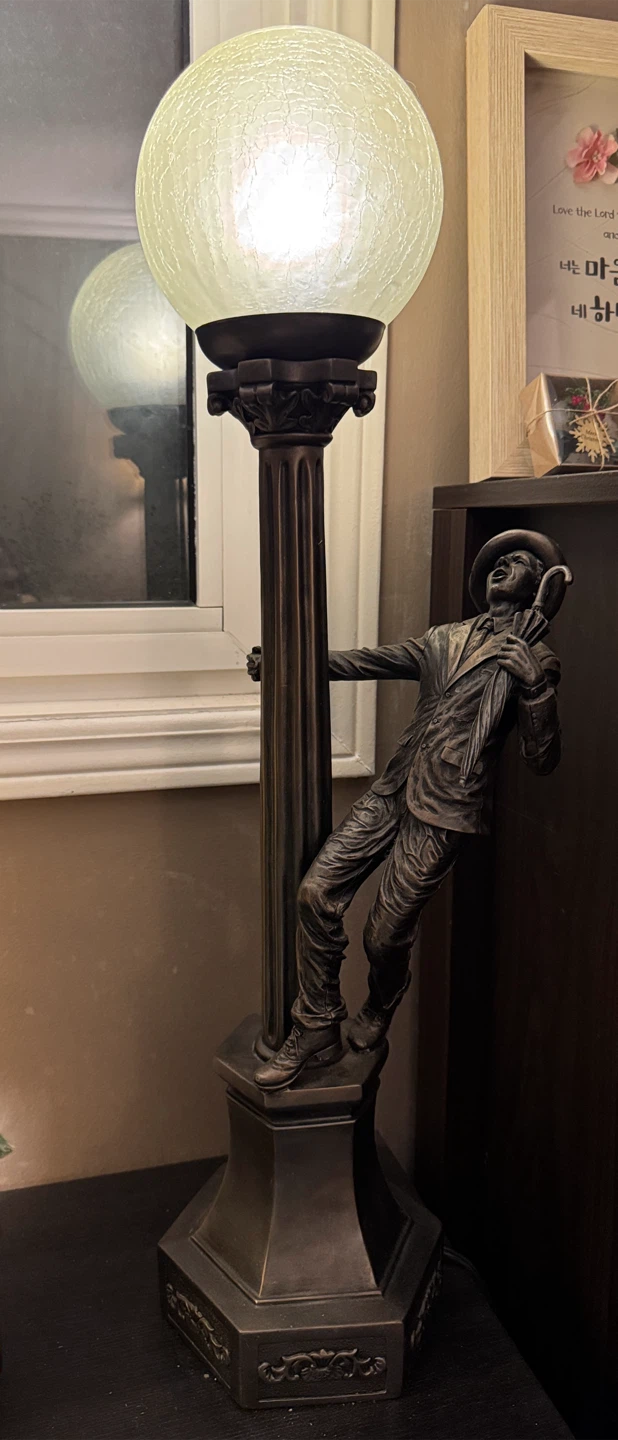 Unique Man with Umbrella Table Lamp
