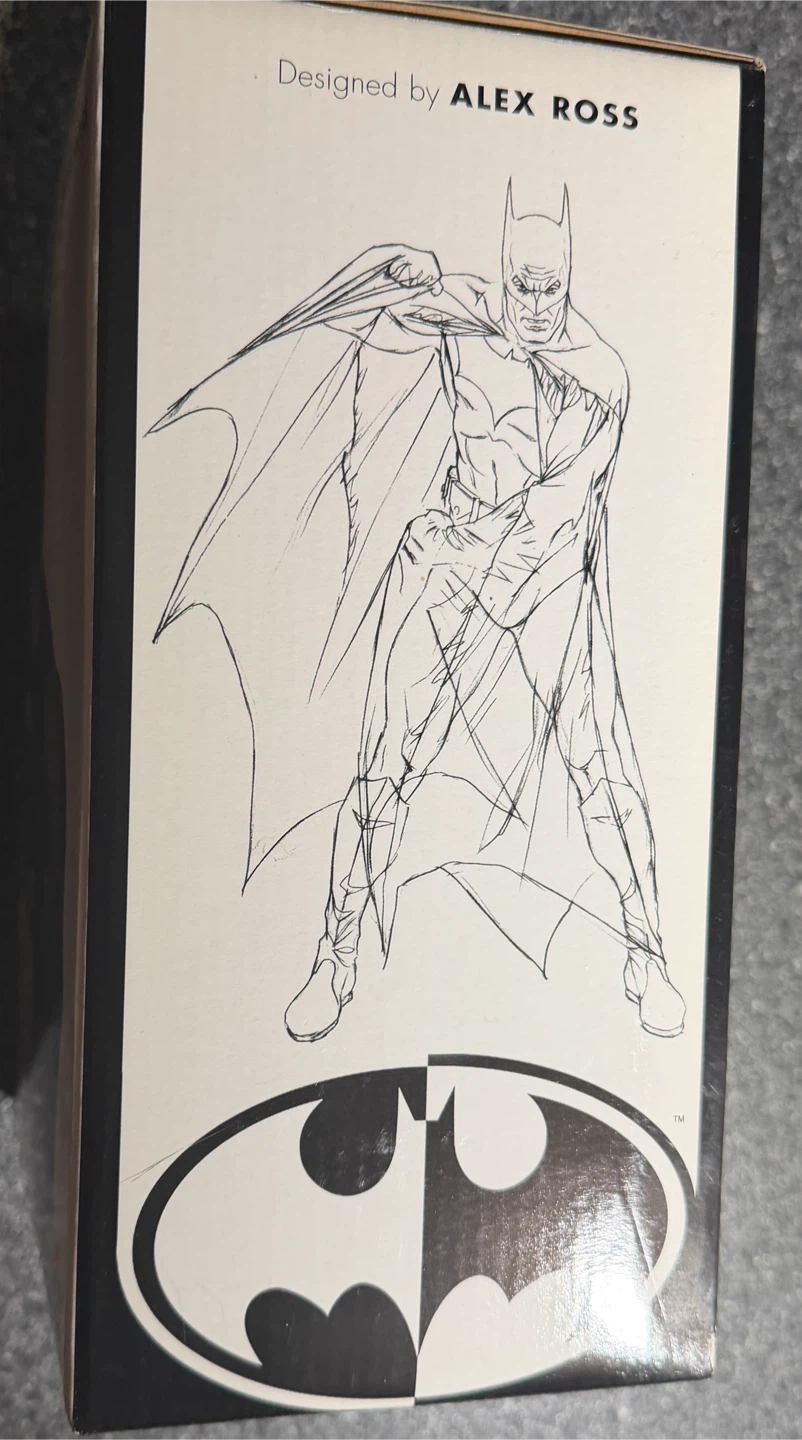 Batman Black and White Statue by Alex Ross - photo 4