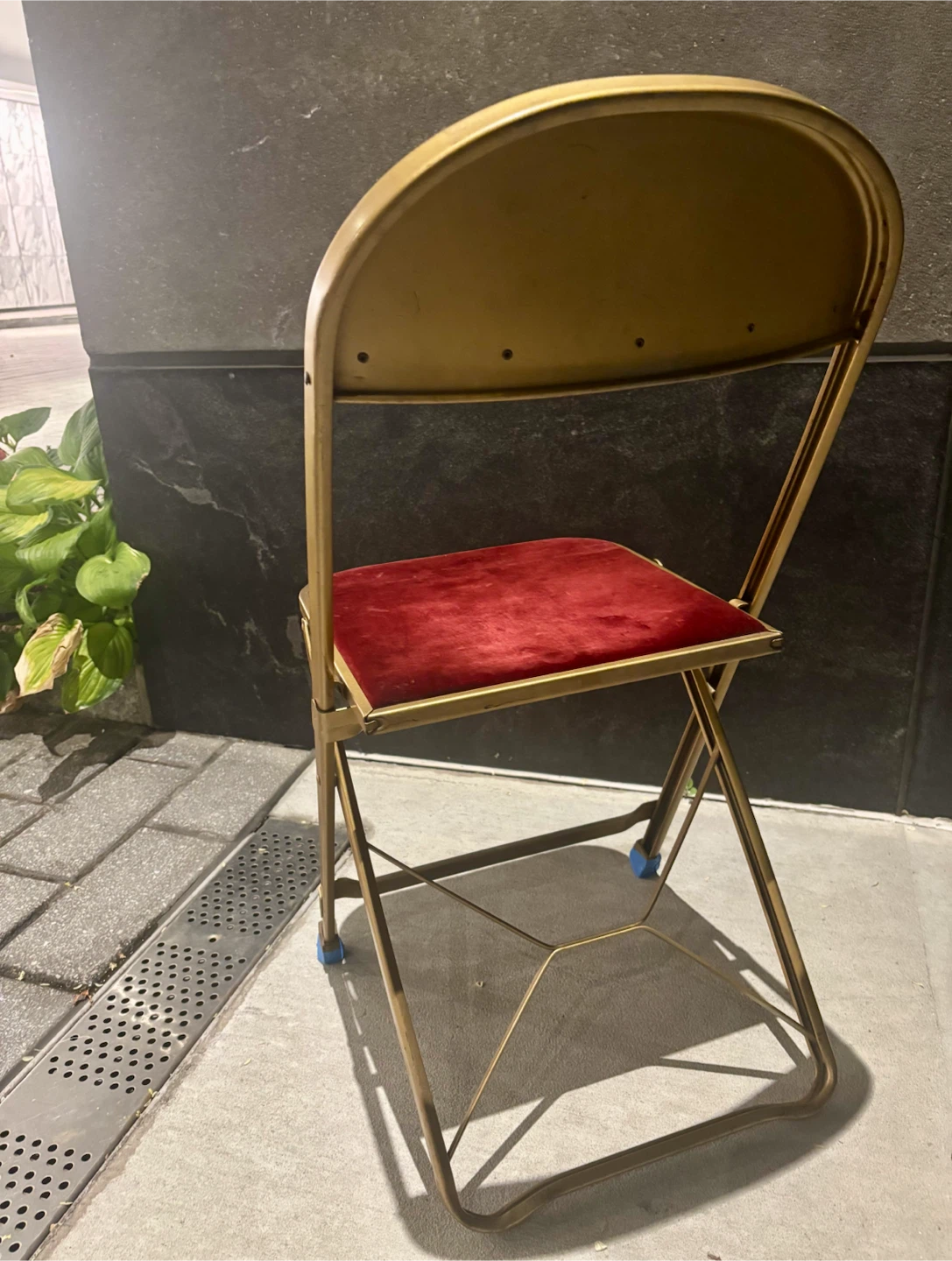 Red Velvet Folding Chair - photo 4