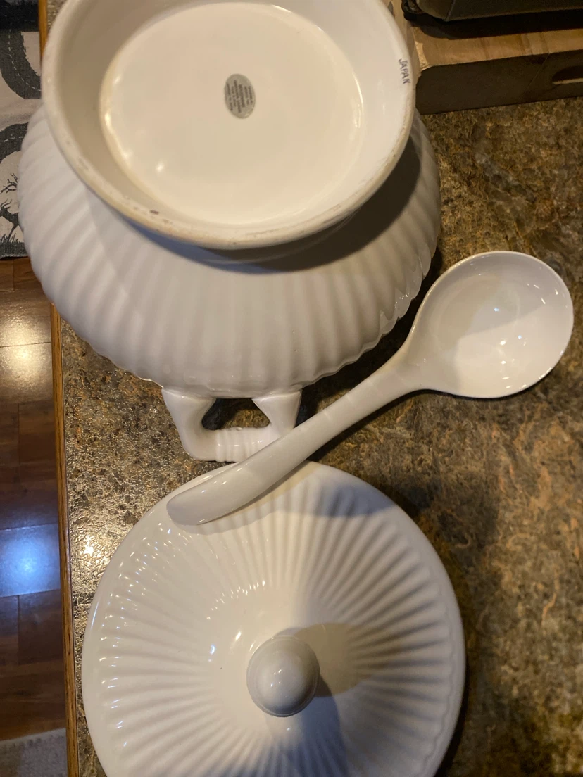White Ceramic Soup Tureen with Ladle - photo 2