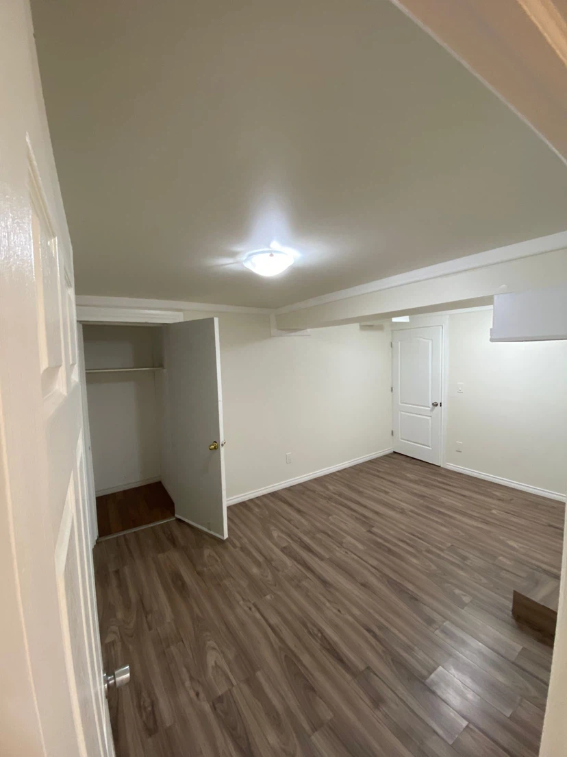 Bedroom and bathroom rental available - photo 5