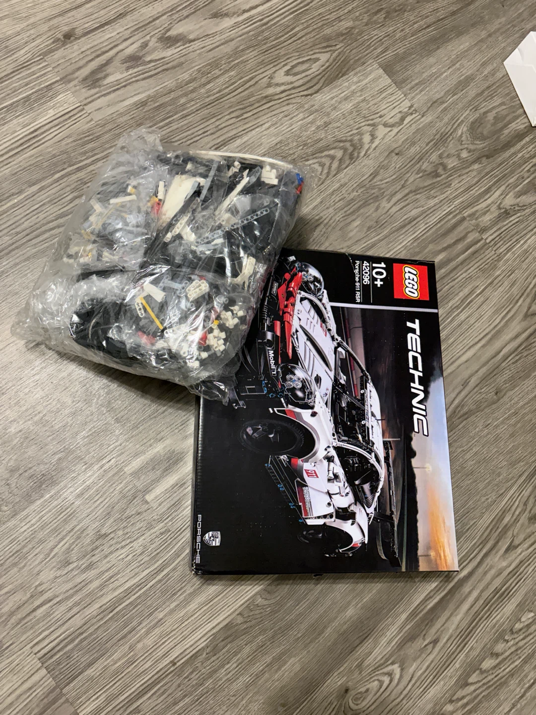 LEGO Technic Porsche 911 RSR Set 42096 - photo 3