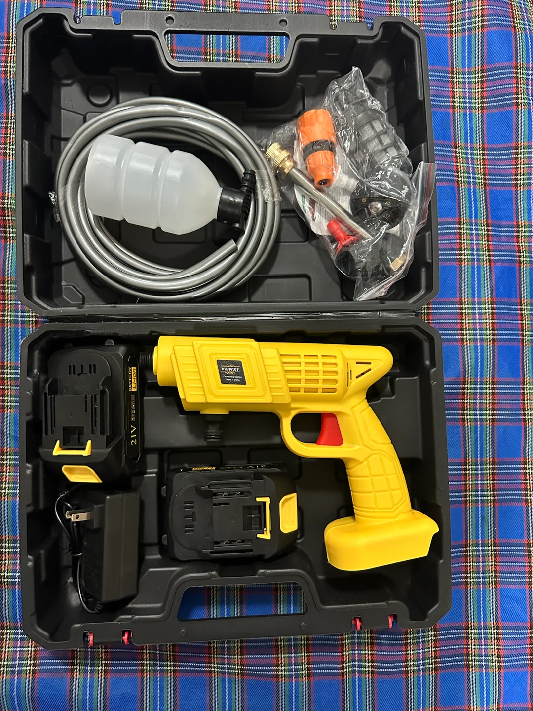Washer pressure gun with 2 Batteries (BNIB)