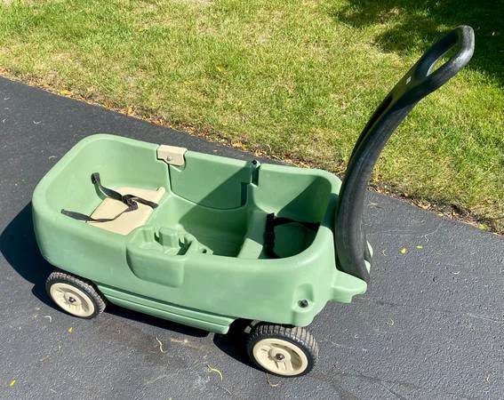 Green Ride-On Wagon with Seatbelts