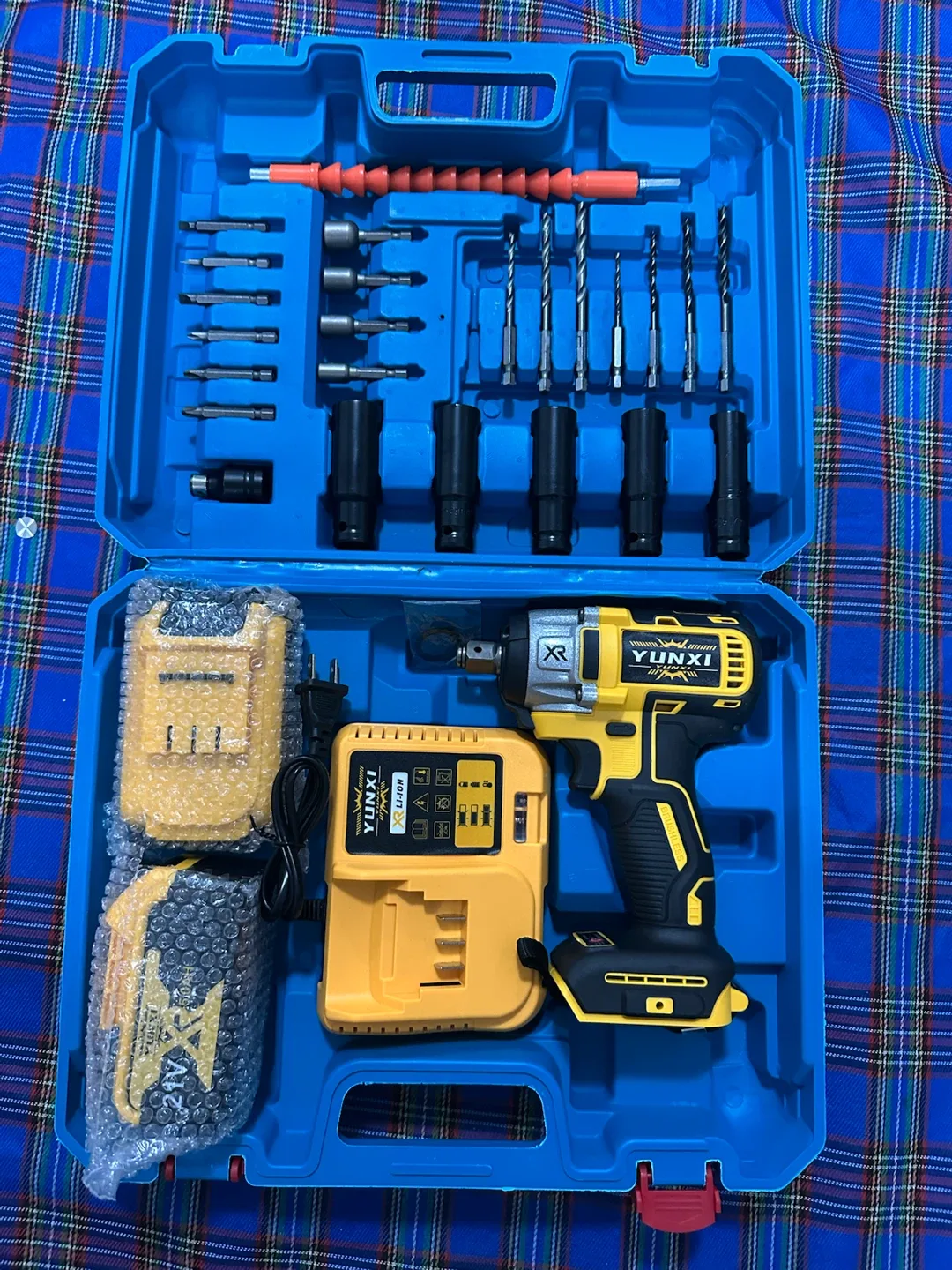 Cordless Impact Wrench Kit 2 batteries (BNIB)