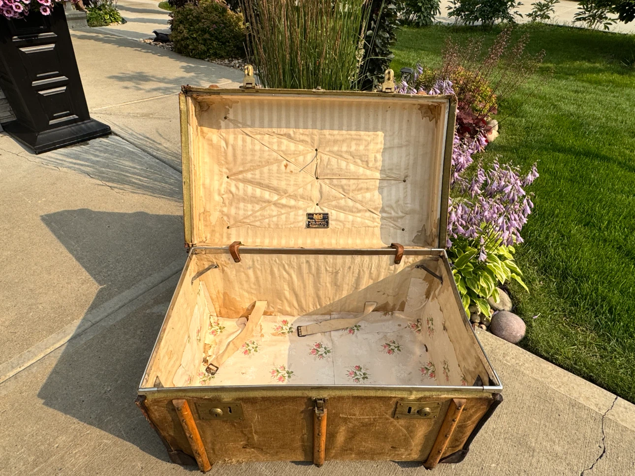 Vintage Trunk Luggage W30” x D19” x H19” - photo 2