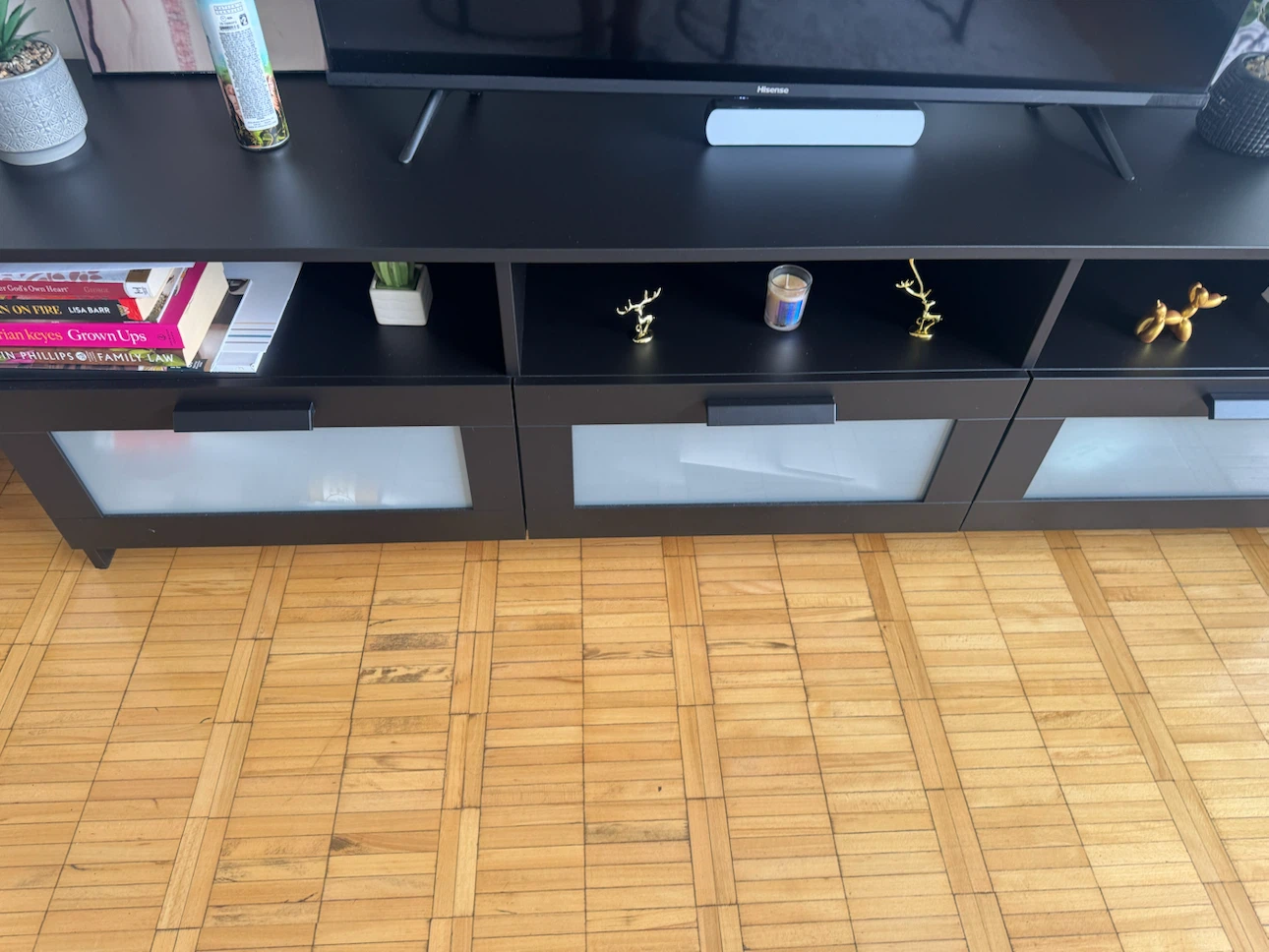 Hisense 43" A4 Series Smart TV plus IKEA Tv stand