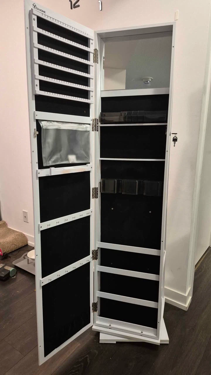 Standing Jewelry and Makeup Storage with Mirror