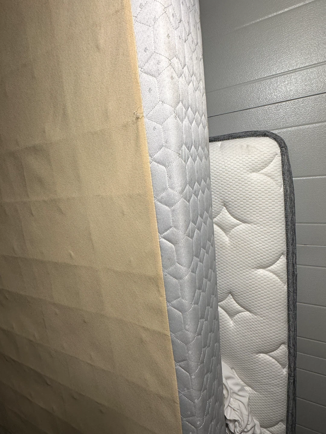 Complete Queen Bed Set – Excellent Condition - photo 4