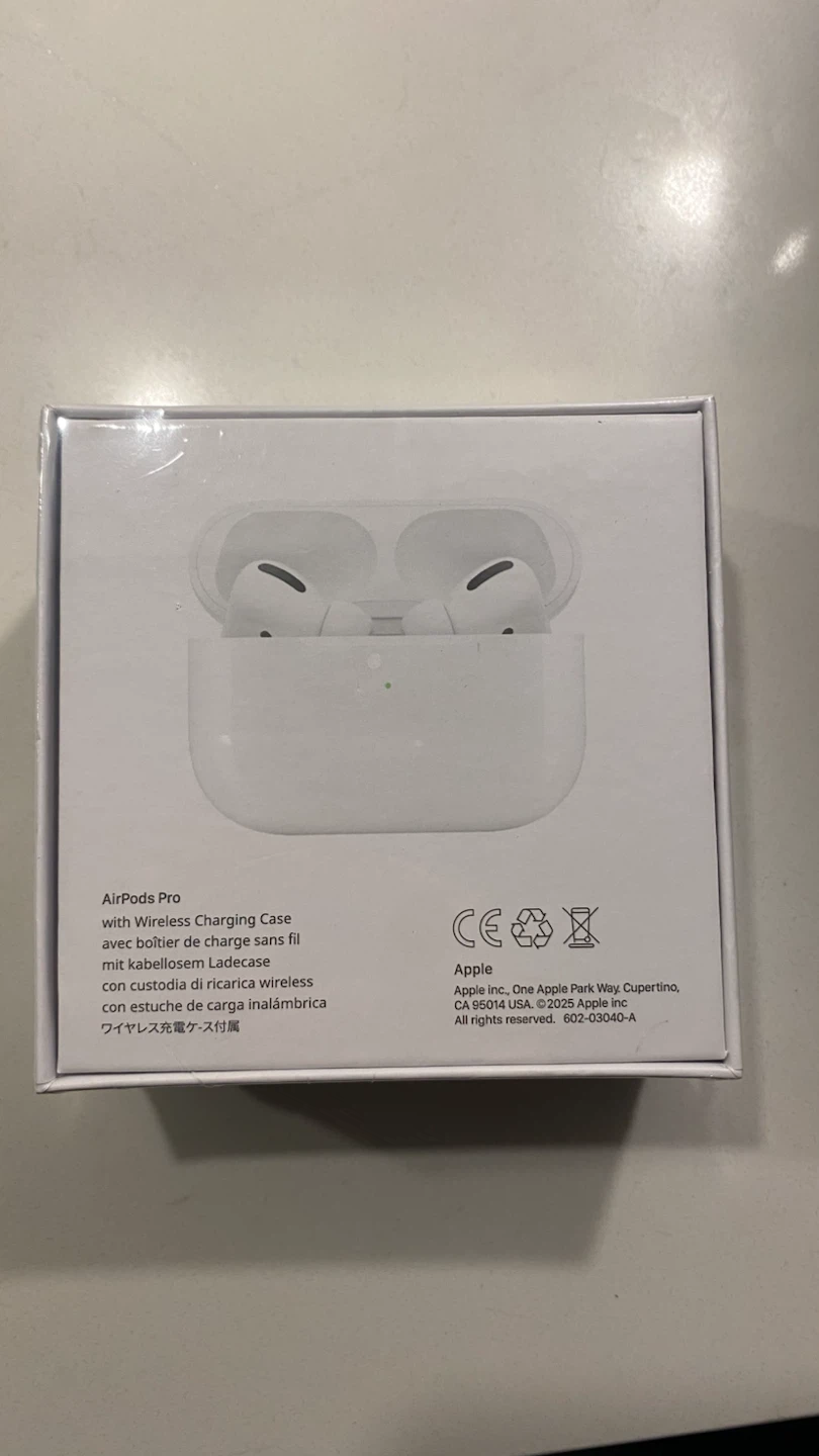 Apple AirPods Pro (2nd  Gen) with MagSafe Charging Case - photo 3