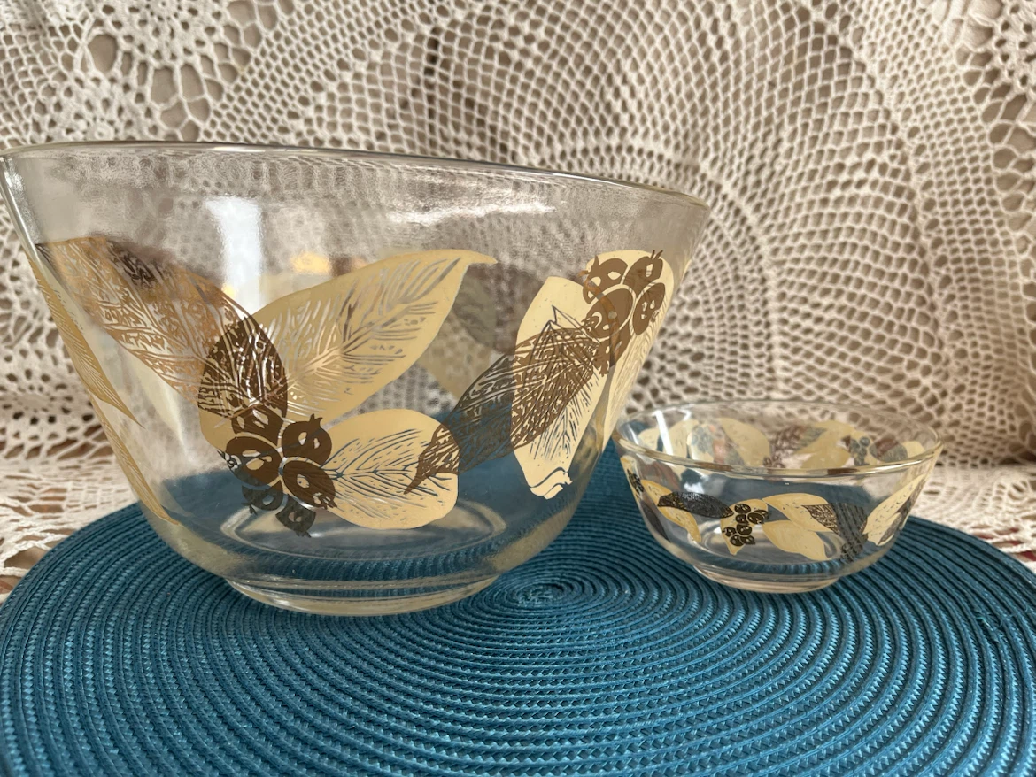 Vintage Glass Bowl Set with Leaf Pattern (Chips n’ Dip set) - photo 2