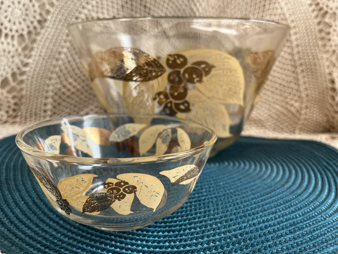 Vintage Glass Bowl Set with Leaf Pattern (Chips n’ Dip set) - photo 5