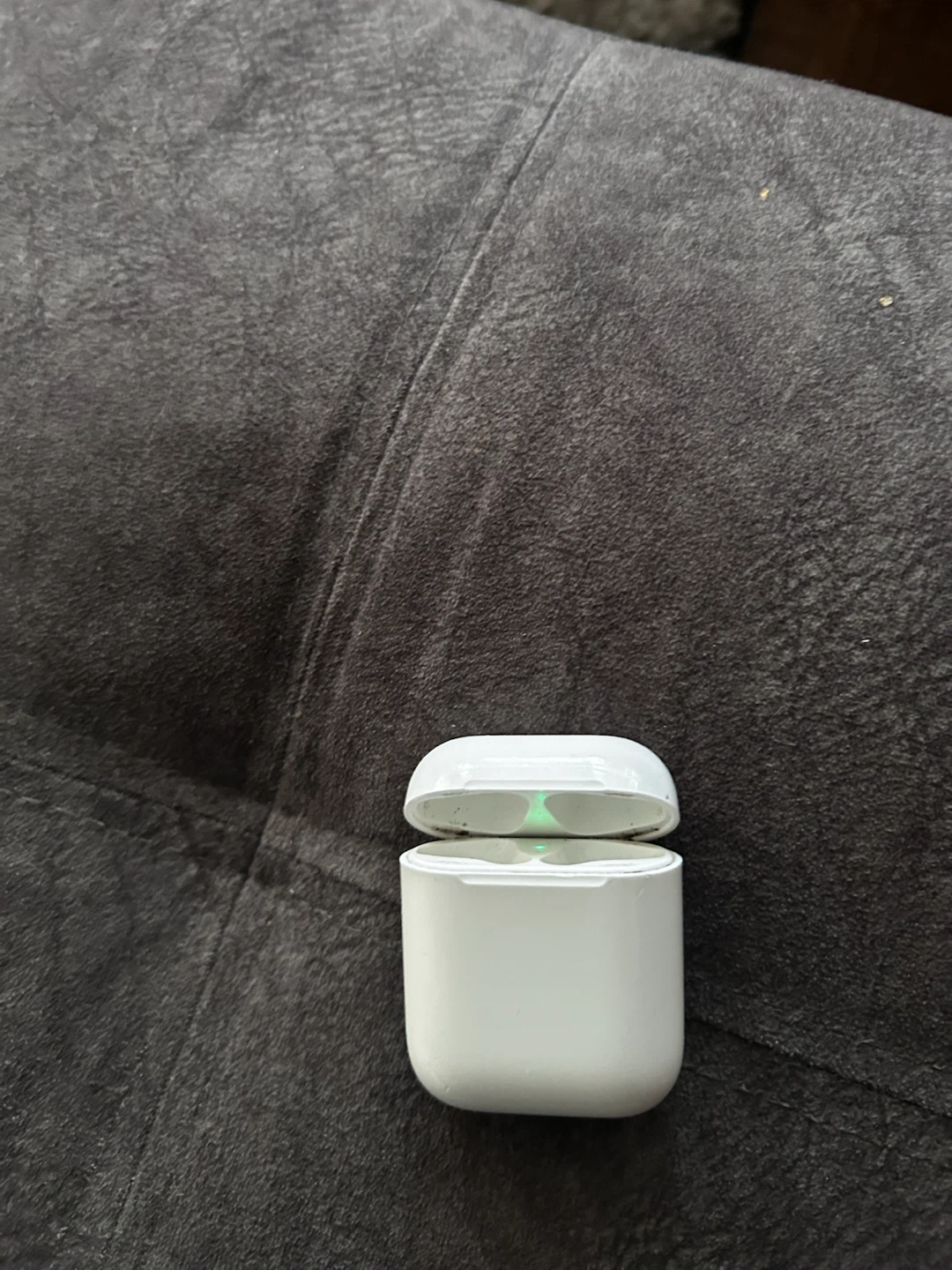 Apple AirPods with Charging Case - photo 2