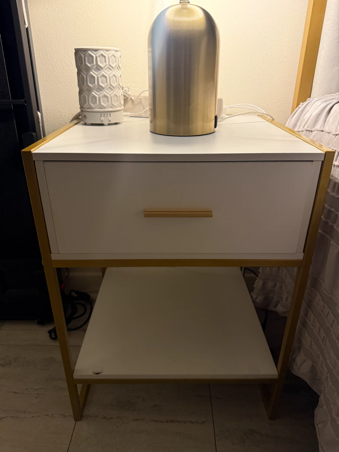 2 White & Gold Nightstands - Excellent Condition - photo 3