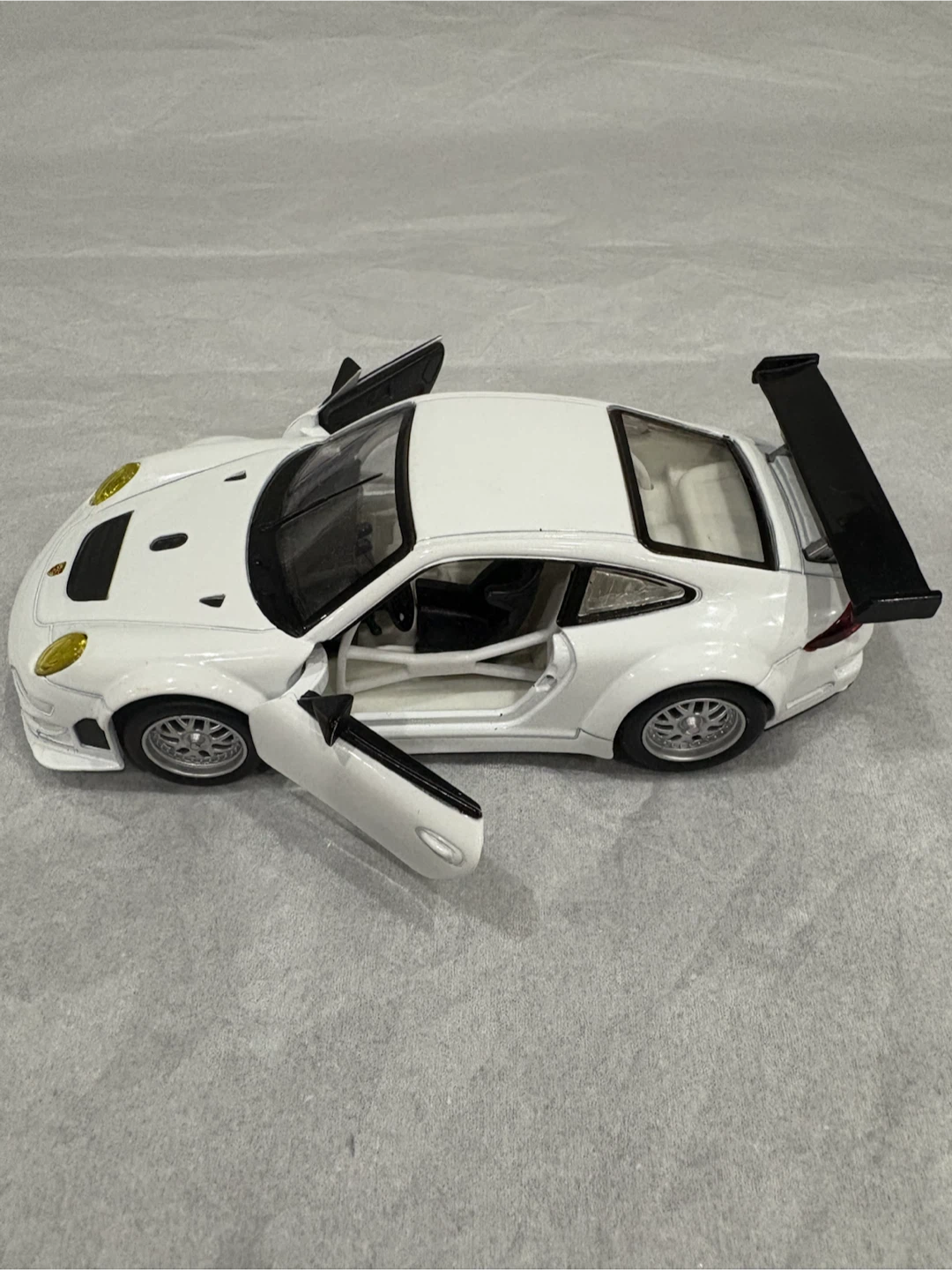 White Porsche 911 GT3 RSR Toy Car - photo 2