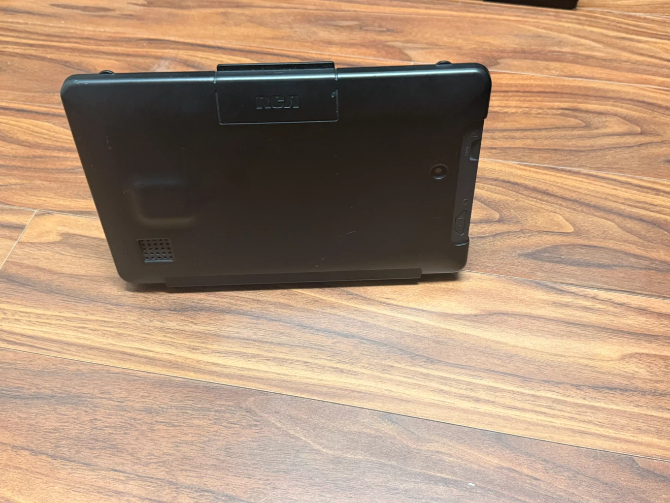RCA rct6203w46 tablet with a keyboard - photo 2