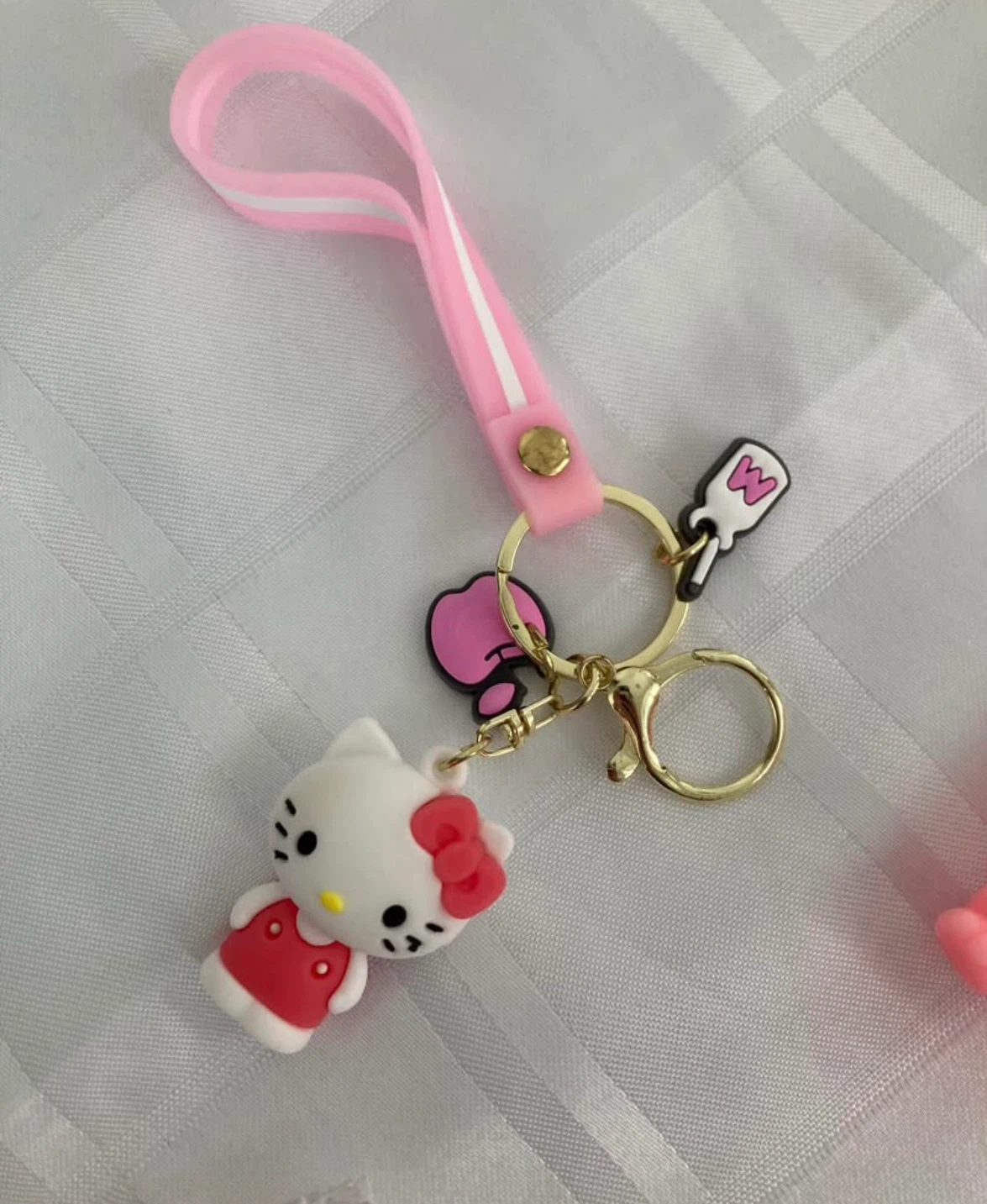 Hello Kitty and Stitch Keychains - photo 3