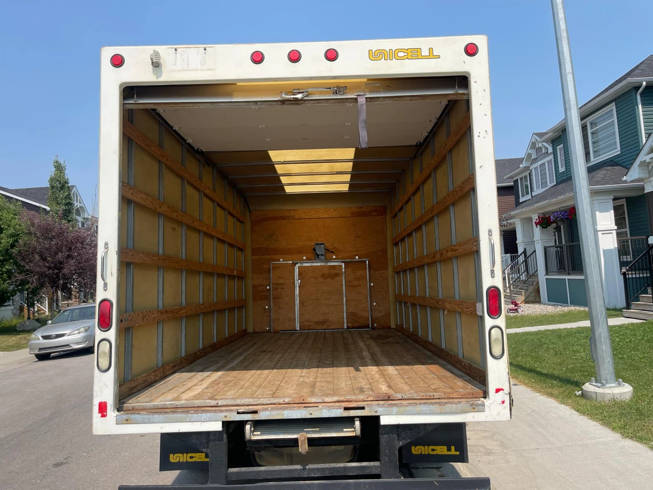 City Zone Moving Ltd. Box Truck - photo 2