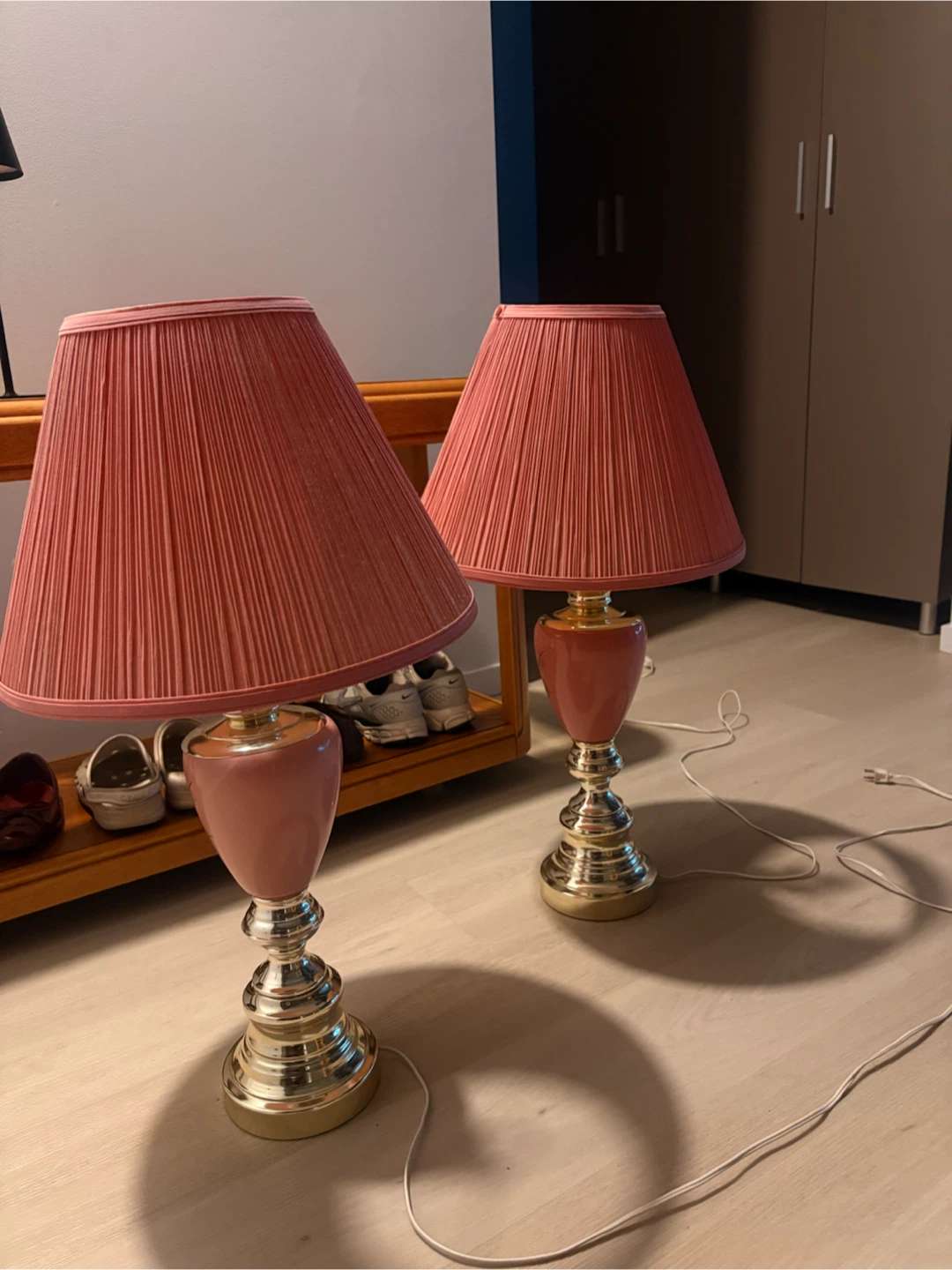 Pair of Pink Vintage Table Lamps with Gold Accents - photo 3