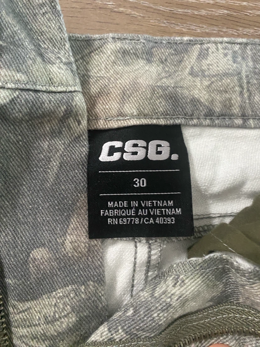 Camo Cargo Shorts - Size 30 - photo 3