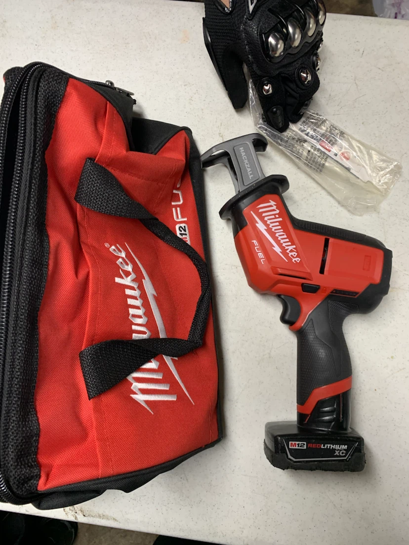 Milwaukeee M12 FUEL Cordless HACKZALL Saw Kit