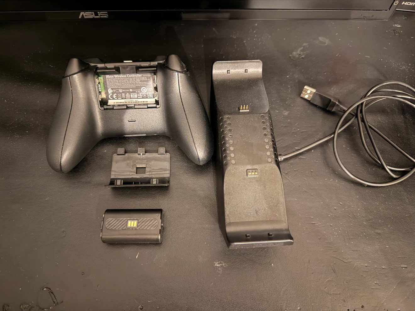Xbox one series X controller w/th rechargeable battery / dock - photo 2