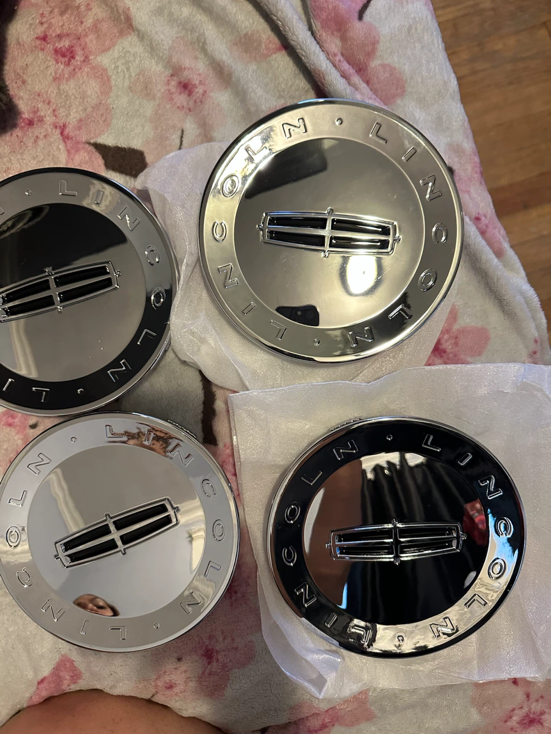 Set of 4 Lincoln Hubcaps/Wheel Covers