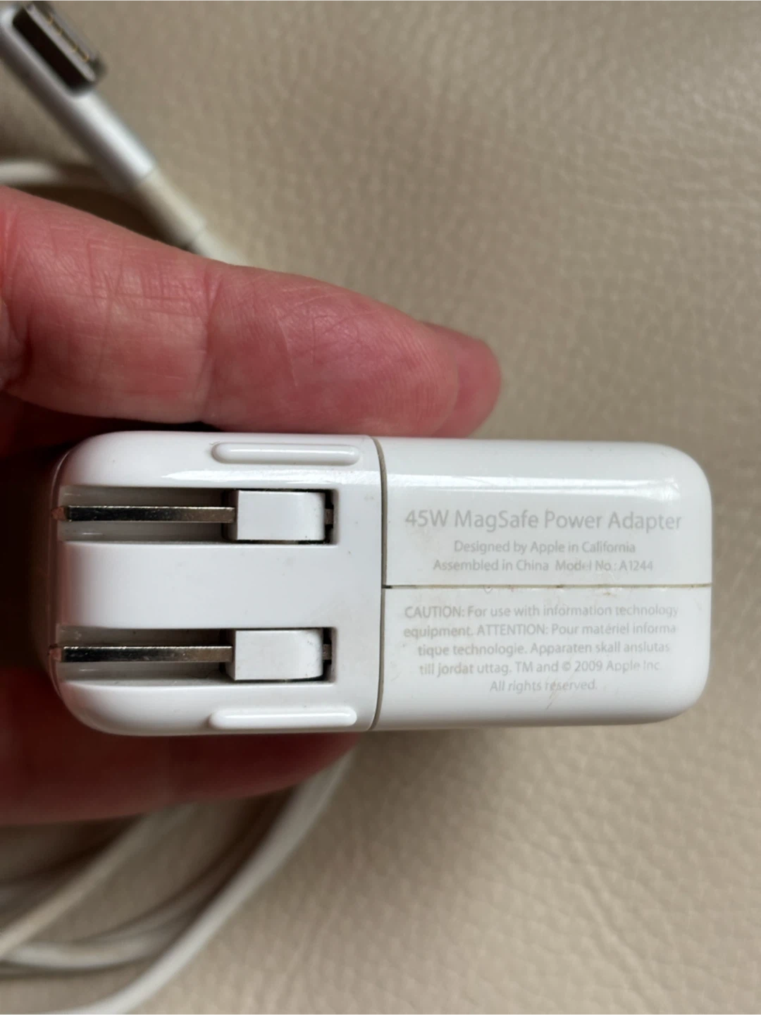 Apple 45W MagSafe Power Adapter - photo 2