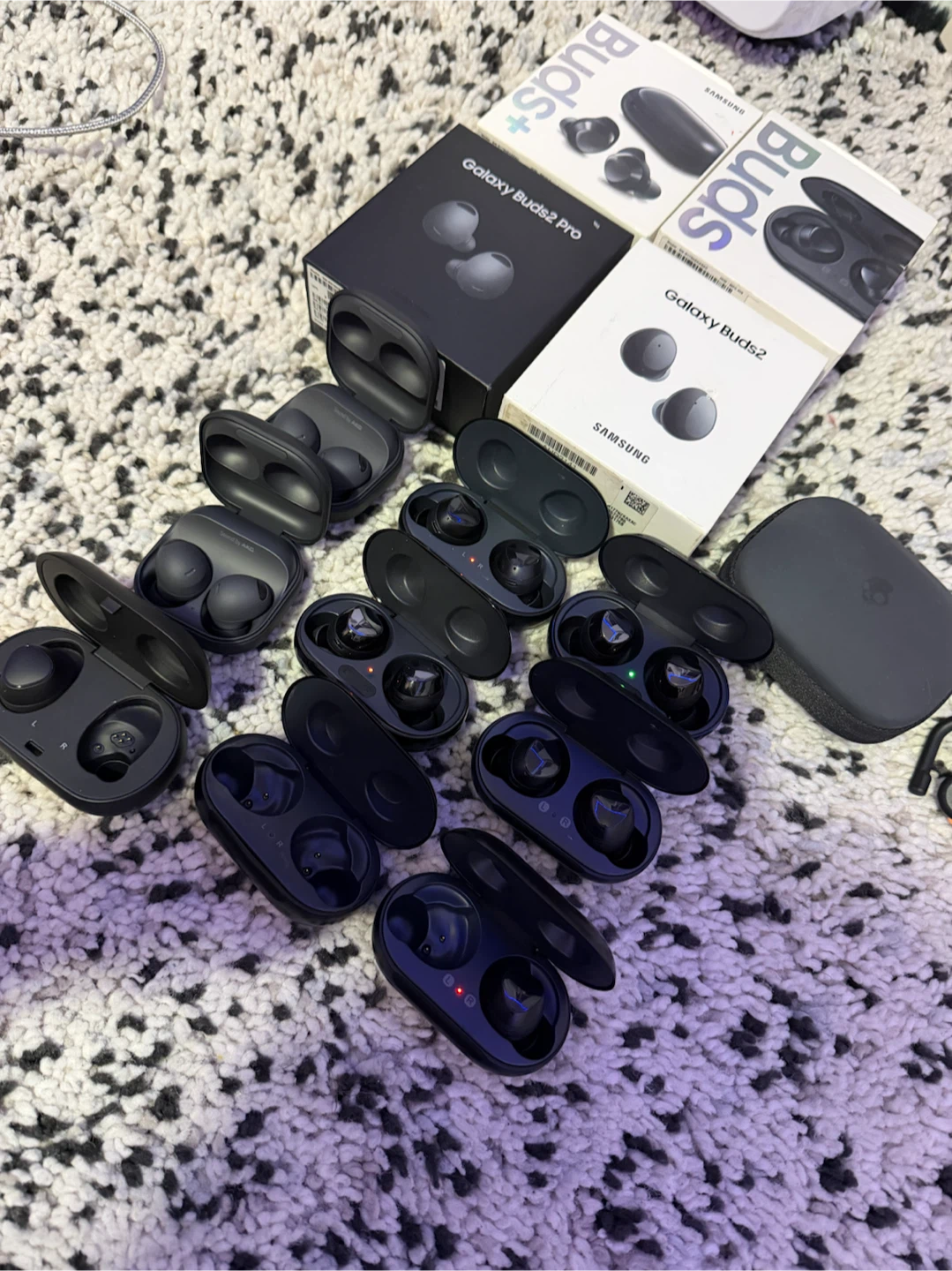 Samsung buds for partsor all for 150 or trade for broken iphone